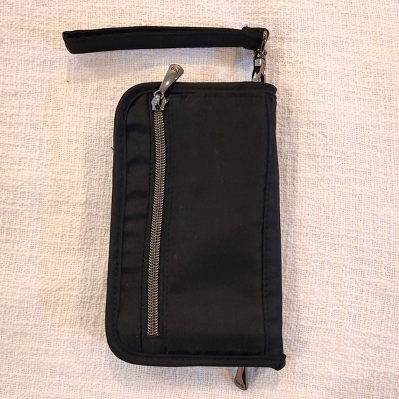 Lug Tandem SE RFID Wristlet Black Zip Wallet Black NWOT - Picture 2 of 7